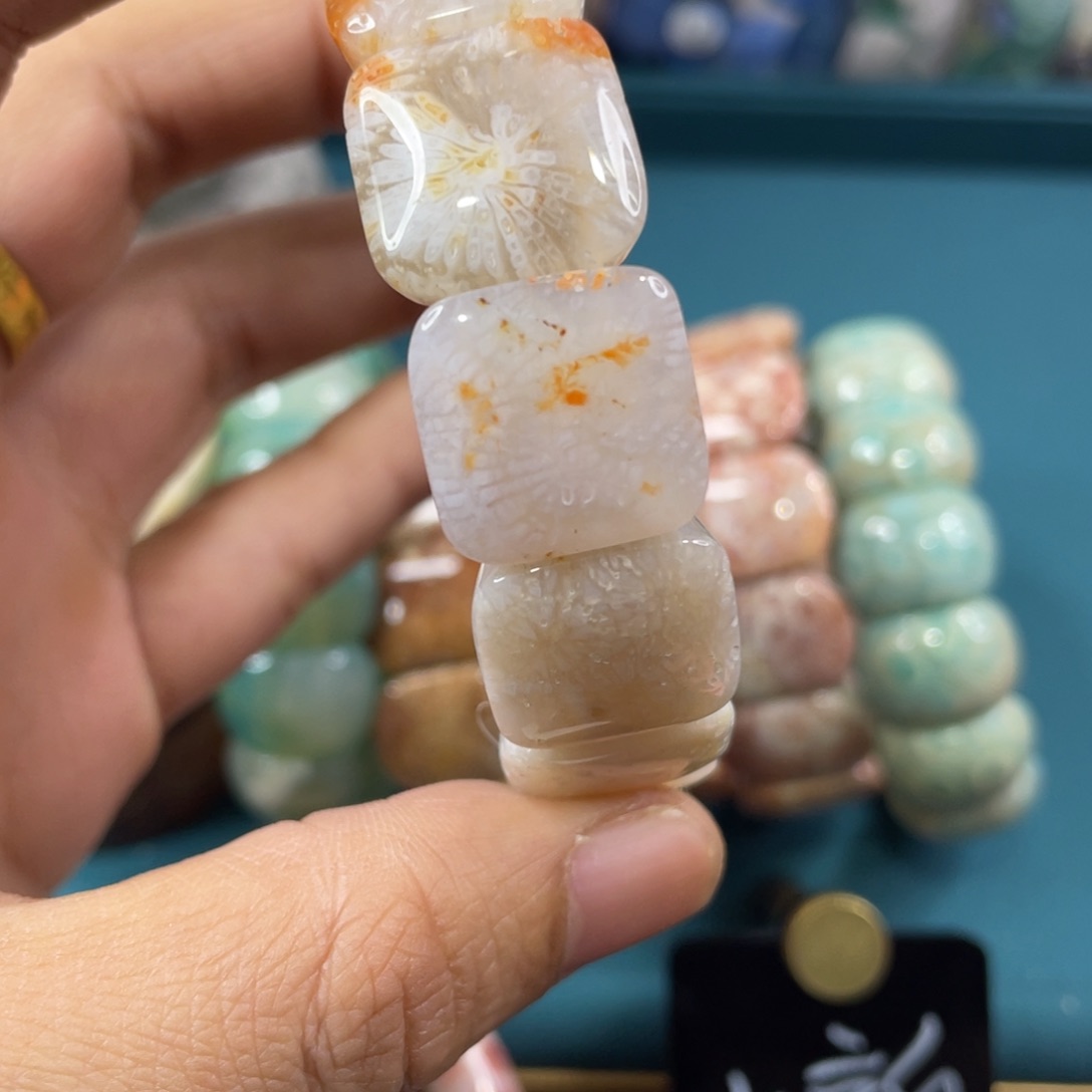 未镶嵌手镯硅化玉