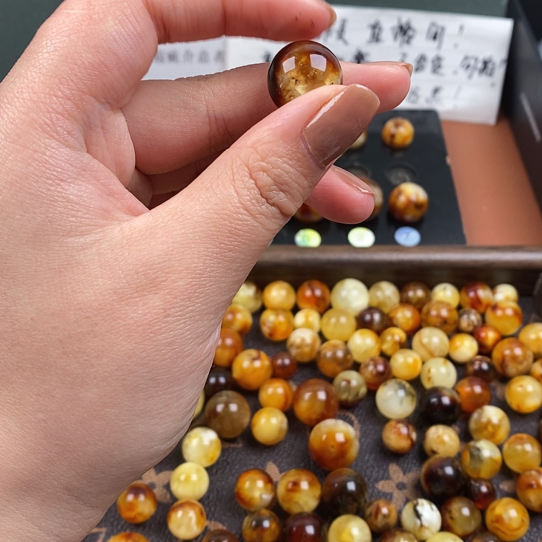 油***商琥珀未镶嵌裸石蜜蜡