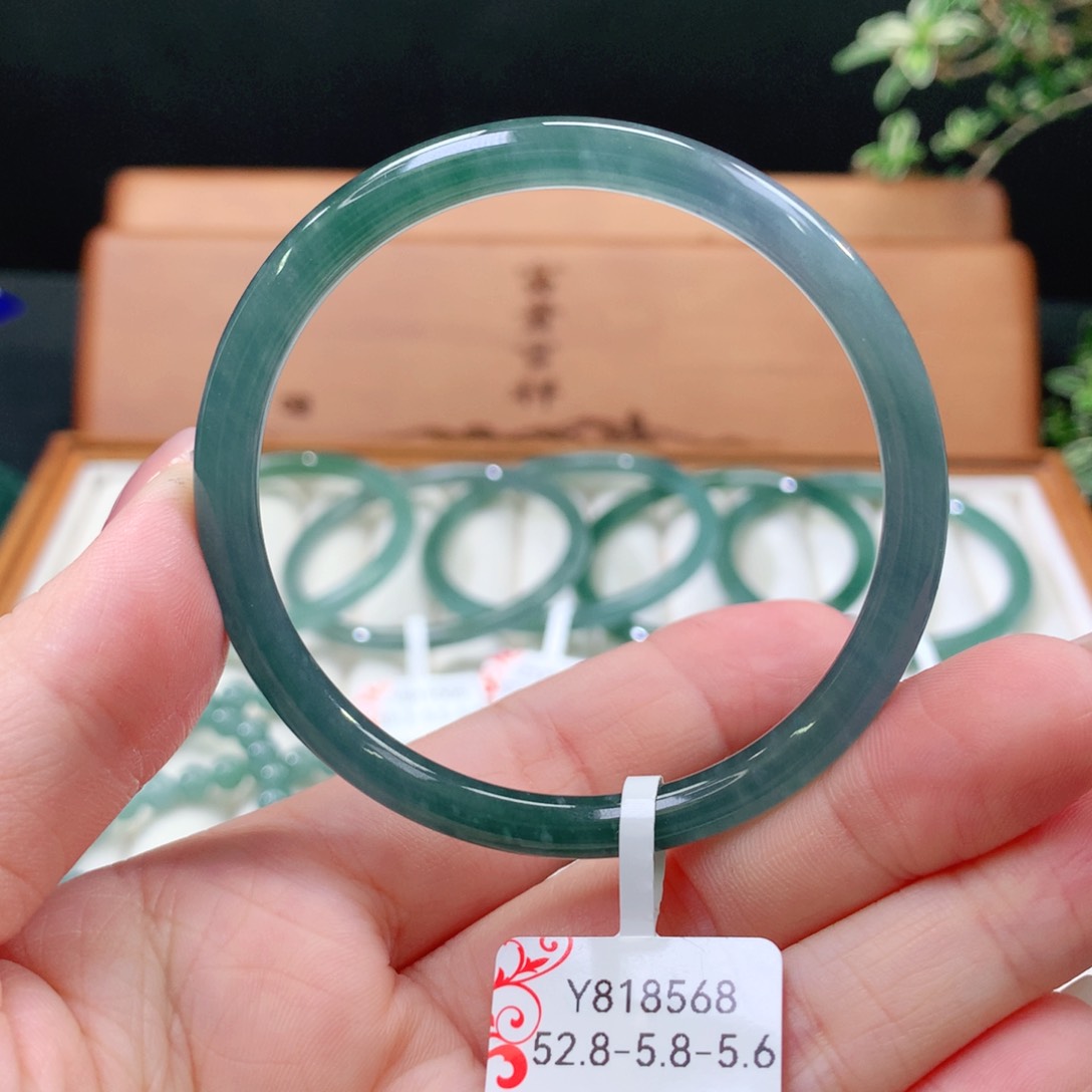 翡翠手镯未镶嵌天然