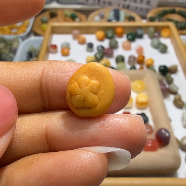 和田玉未镶嵌珠宝奇石