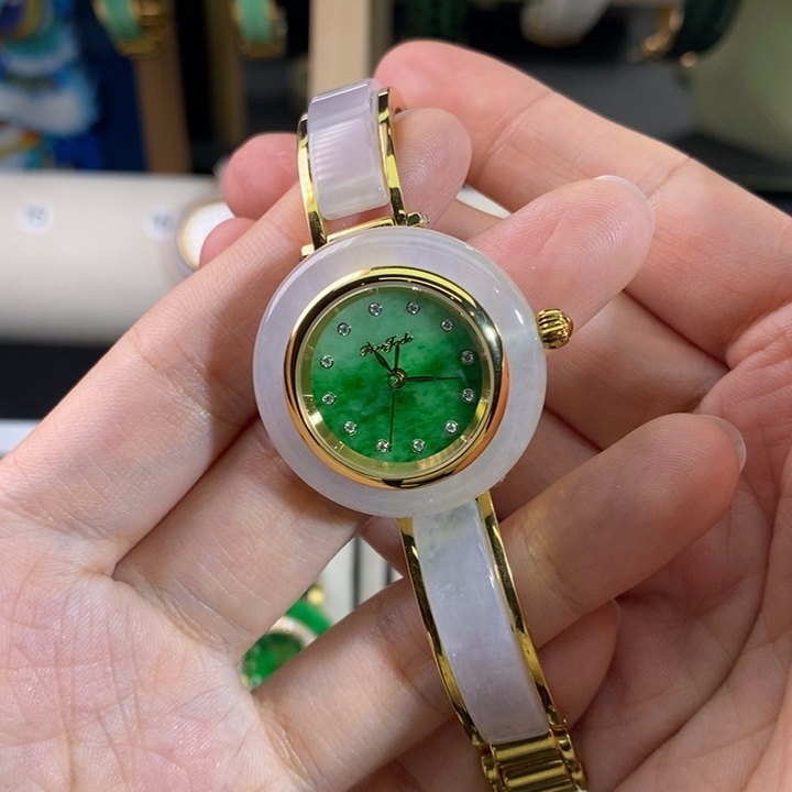 石英机芯-光能机芯锻造碳钢崔*六翡翠手表