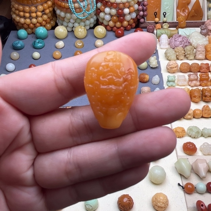 未镶嵌石英质玉（缅黄）珠宝半成品