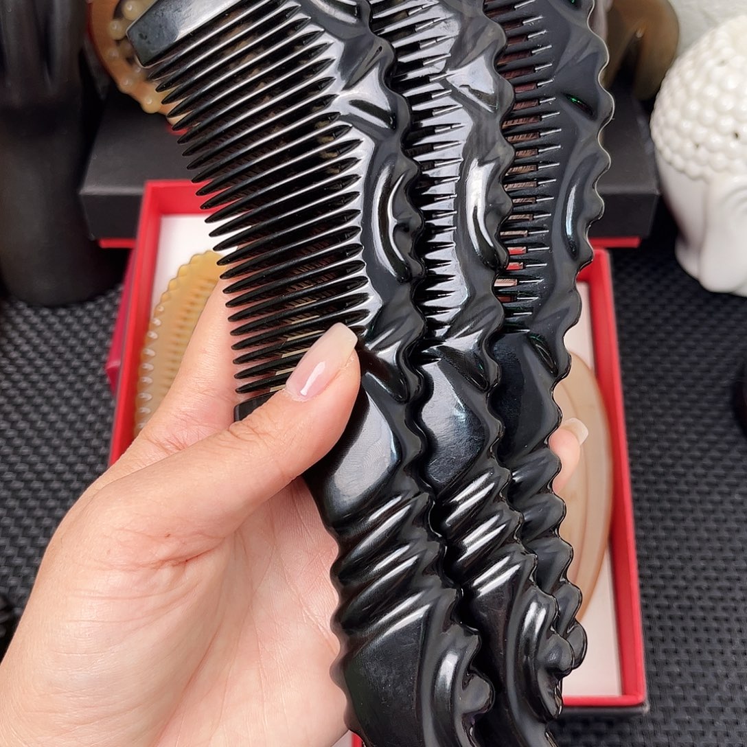 纯手工制作纯牛角梳子