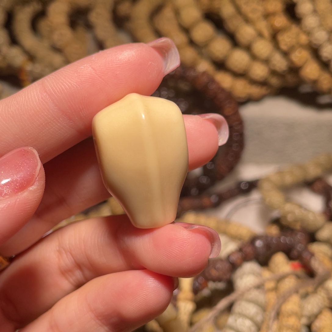 陌***芝星月菩提吊坠鲨鱼背