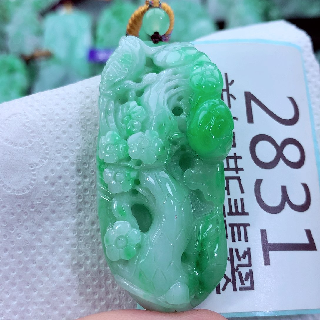 吊坠(不含链)未镶嵌翡翠