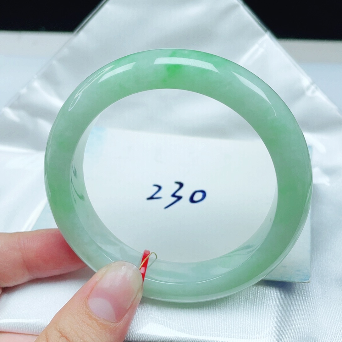 翡翠未镶嵌手镯正圈52.6