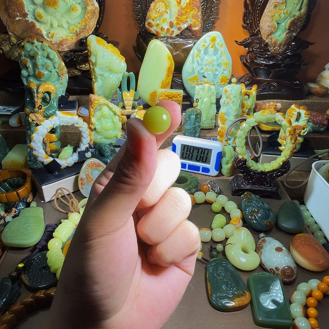 浩***哲透闪石质玉未镶嵌珠宝奇石