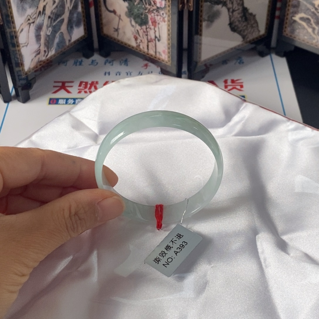 翡翠未镶嵌手镯（圆镯）51.6