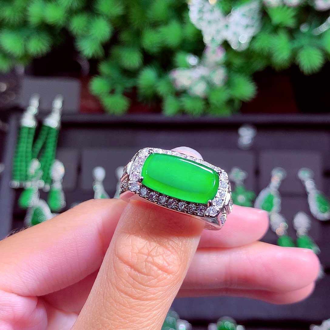 颈饰未镶嵌翡翠小*良天然