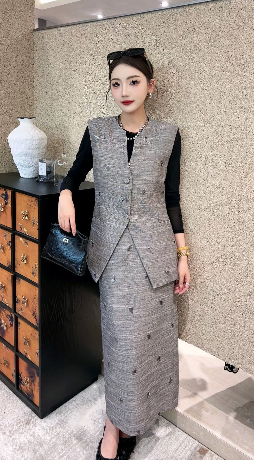 瑞丽风MZ+雅高级灰钉珠套装裙女2025秋新款V领马甲包臀半身裙轻奢