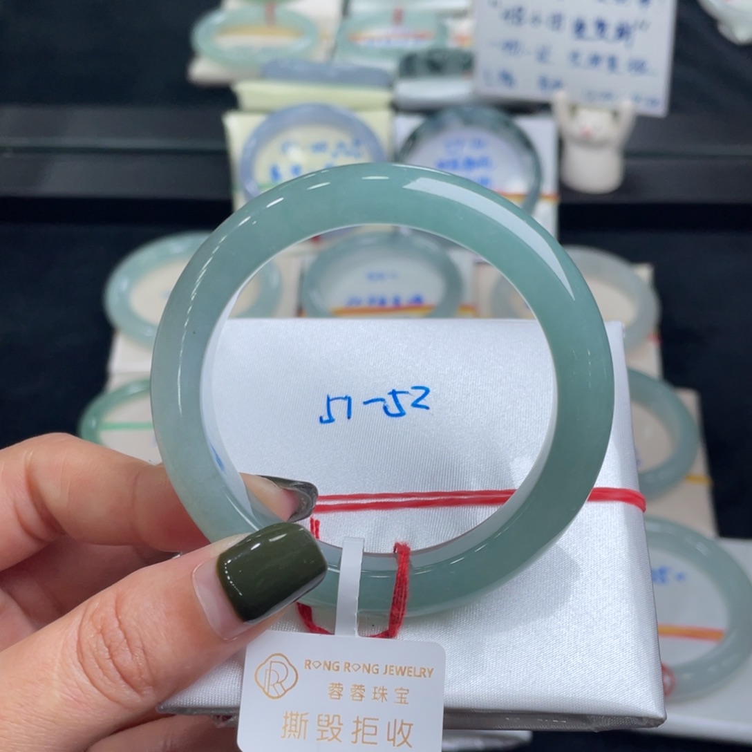翡翠手镯未镶嵌D****E翡翠手镯