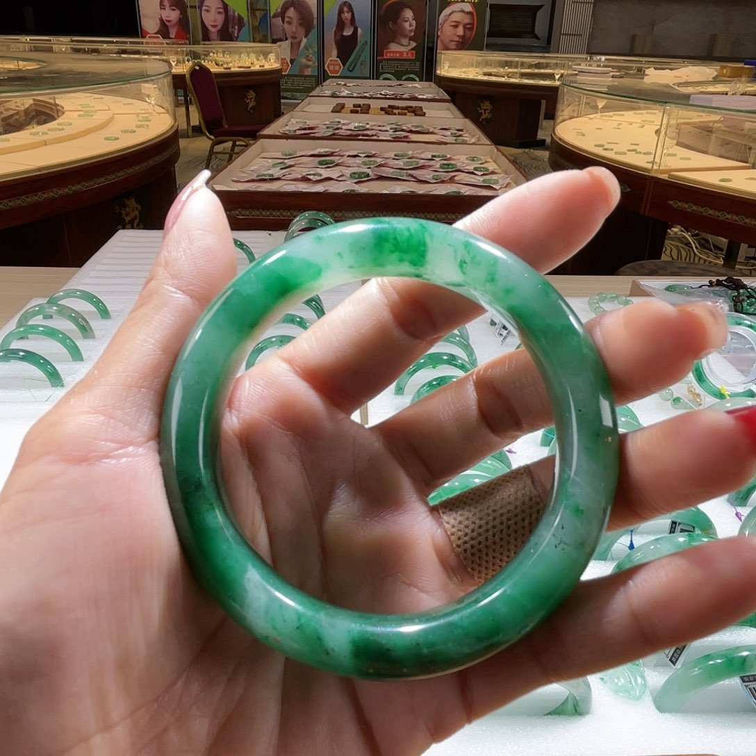 石英质玉颈饰未镶嵌一个