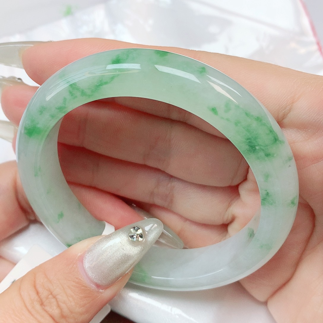 翡翠手镯未镶嵌抖音731