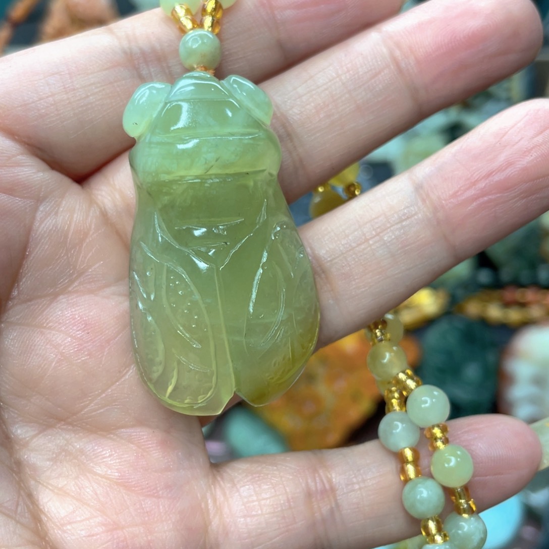 蛇纹石玉颈饰未镶嵌