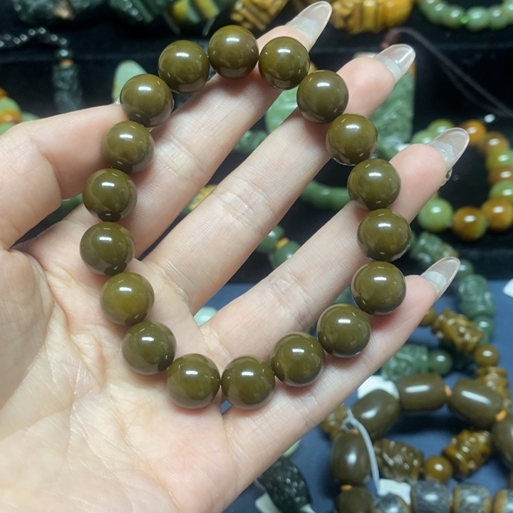 透闪石质玉珠宝奇石未镶嵌“****动