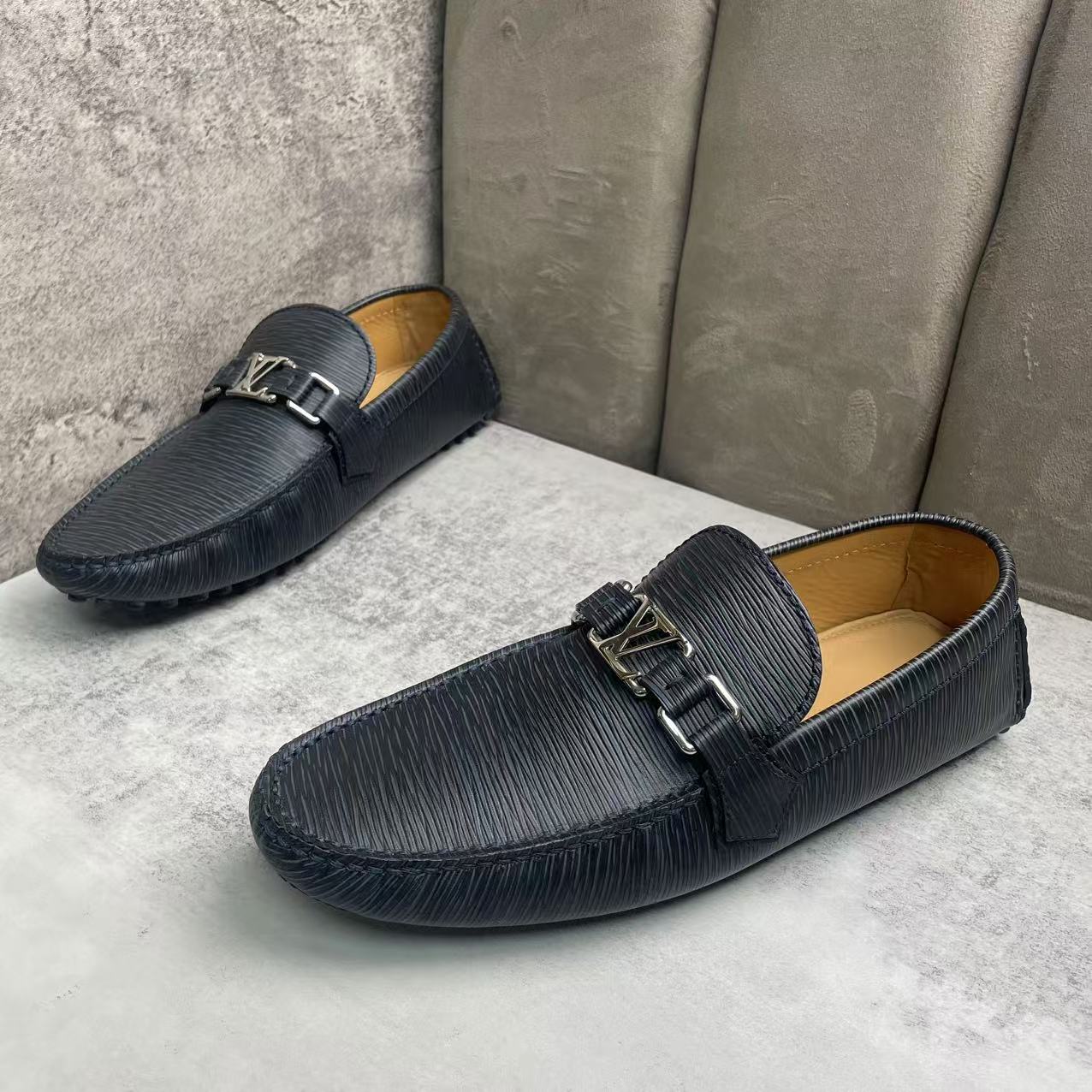 95新 LouisVuitton/路易威登 黑色皮革水波纹银标软底豆豆鞋/41码
