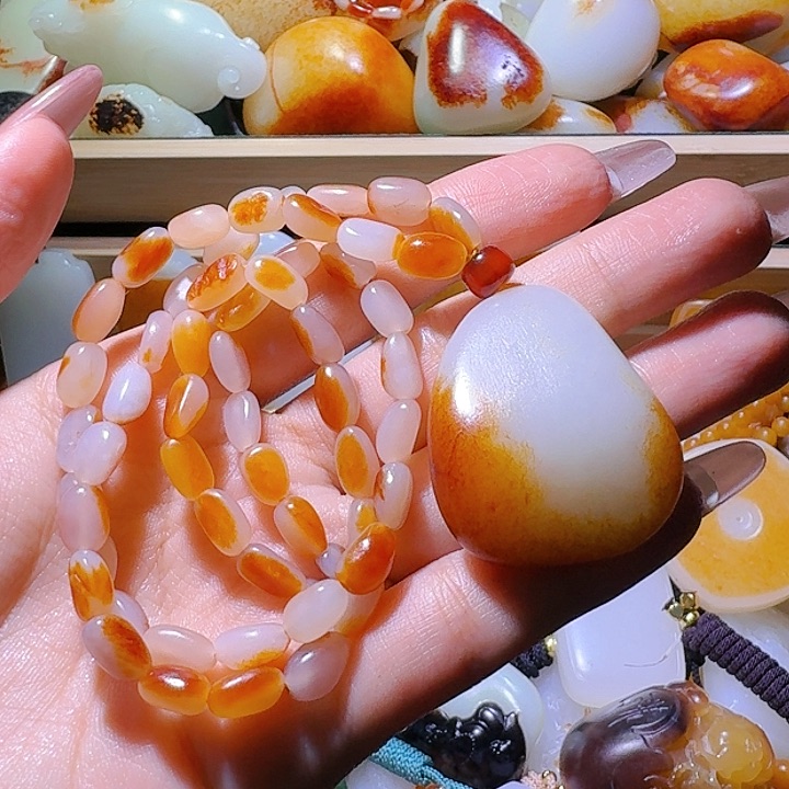 和田玉挂件未镶嵌祸*谁