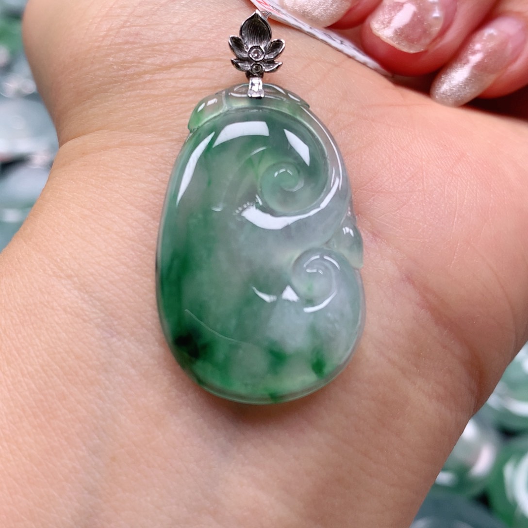 翡翠颈饰18K金镶嵌天然翡翠