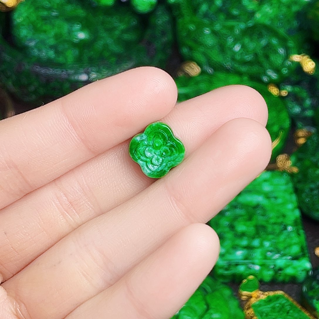 颈饰未镶嵌翡翠多样性