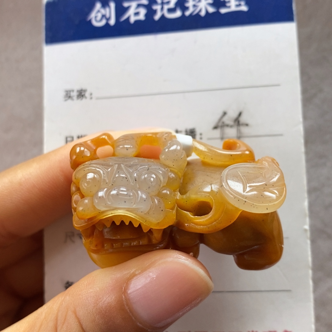 石英质玉（黄龙玉）未镶嵌颈饰