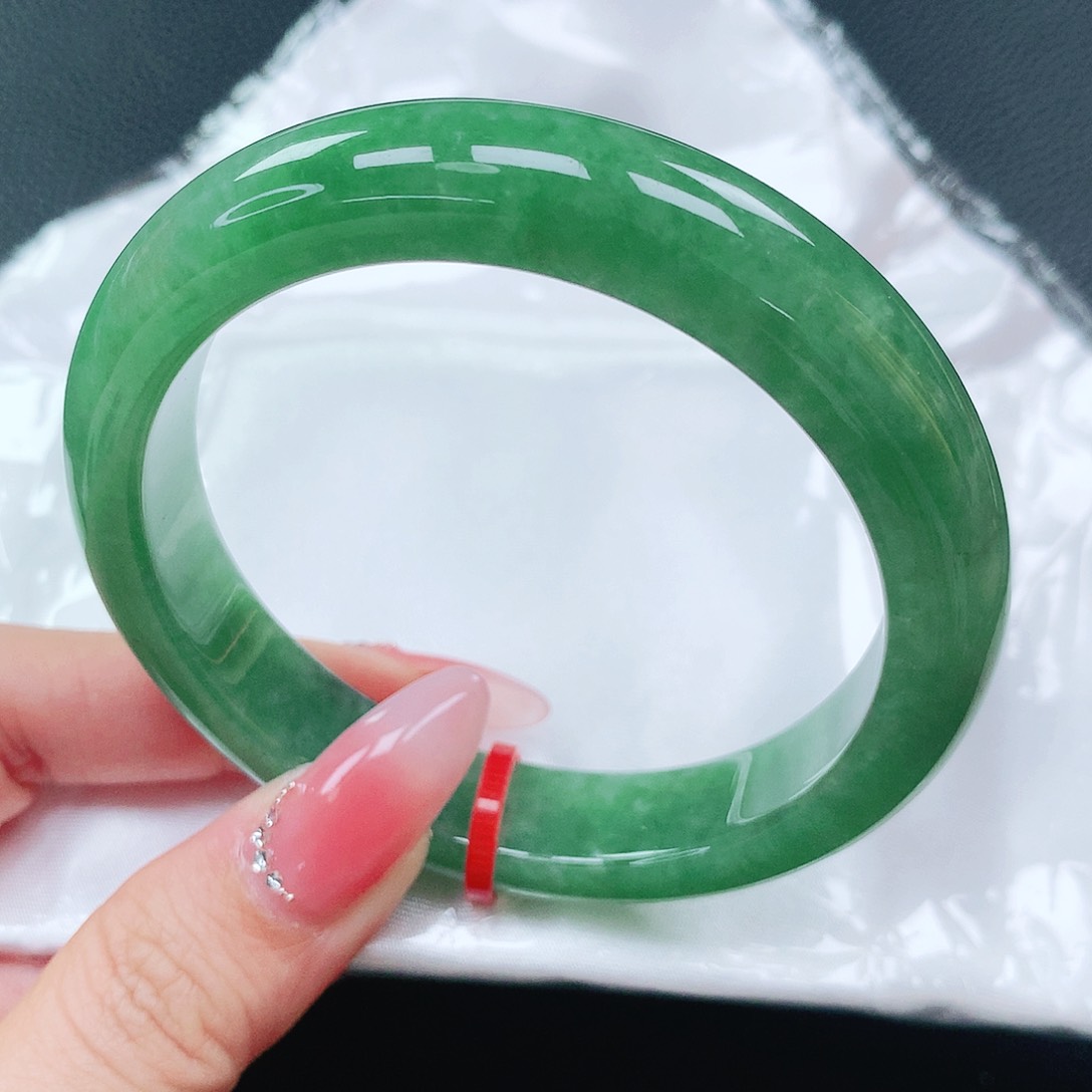 翡翠手镯未镶嵌58圈