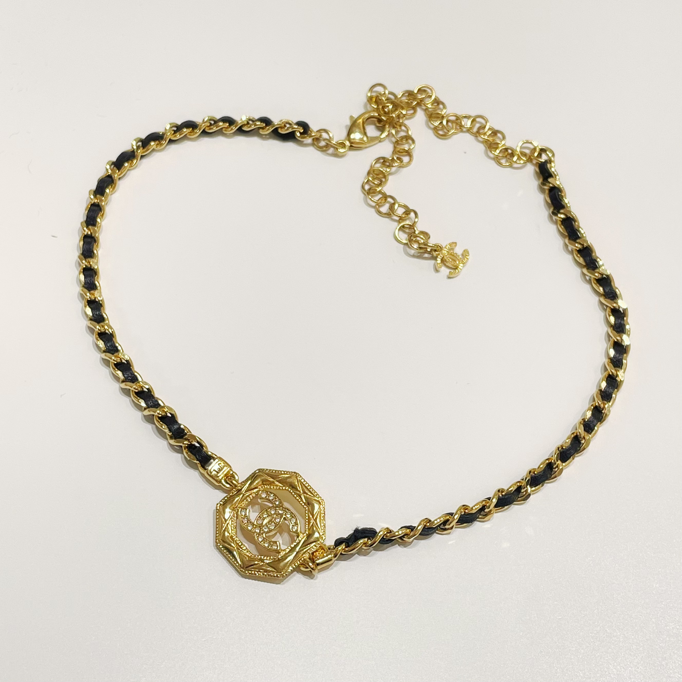 95新 Chanel/香奈儿 24A黑金皮穿链镂空满钻双C项链79258033