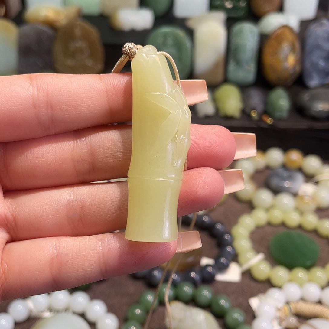 和田玉（糖玉）未镶嵌颈饰