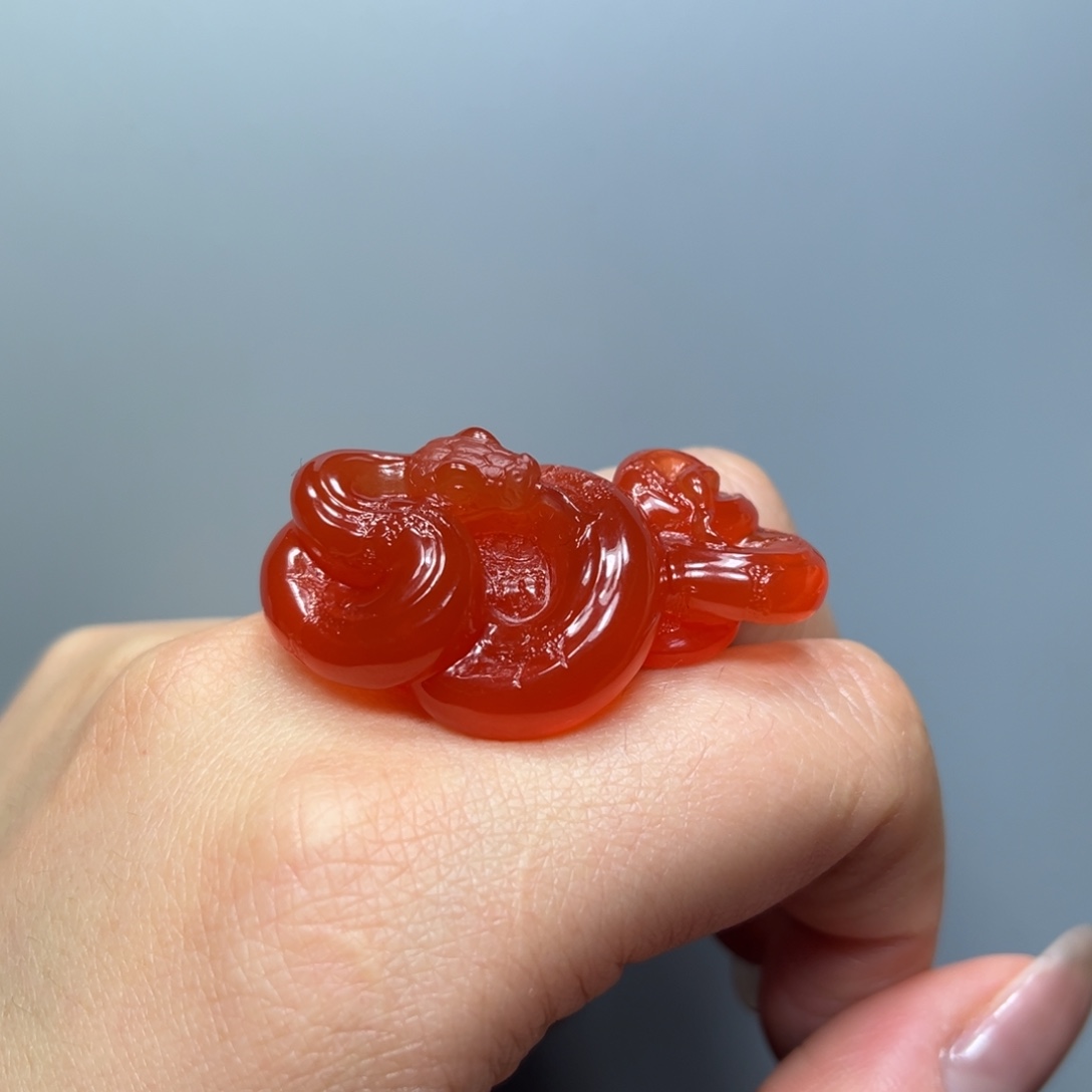 南红玛瑙未镶嵌冰红雕件蛇