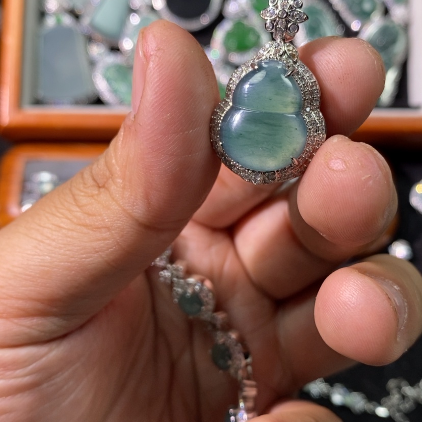 【闪购商品】翡翠颈饰未镶嵌天然