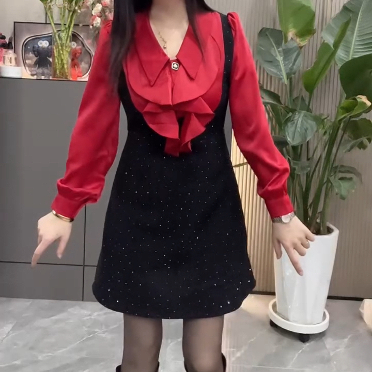 新款法式小香风假两件连衣裙赫本风百褶背带显瘦减龄气质中长款