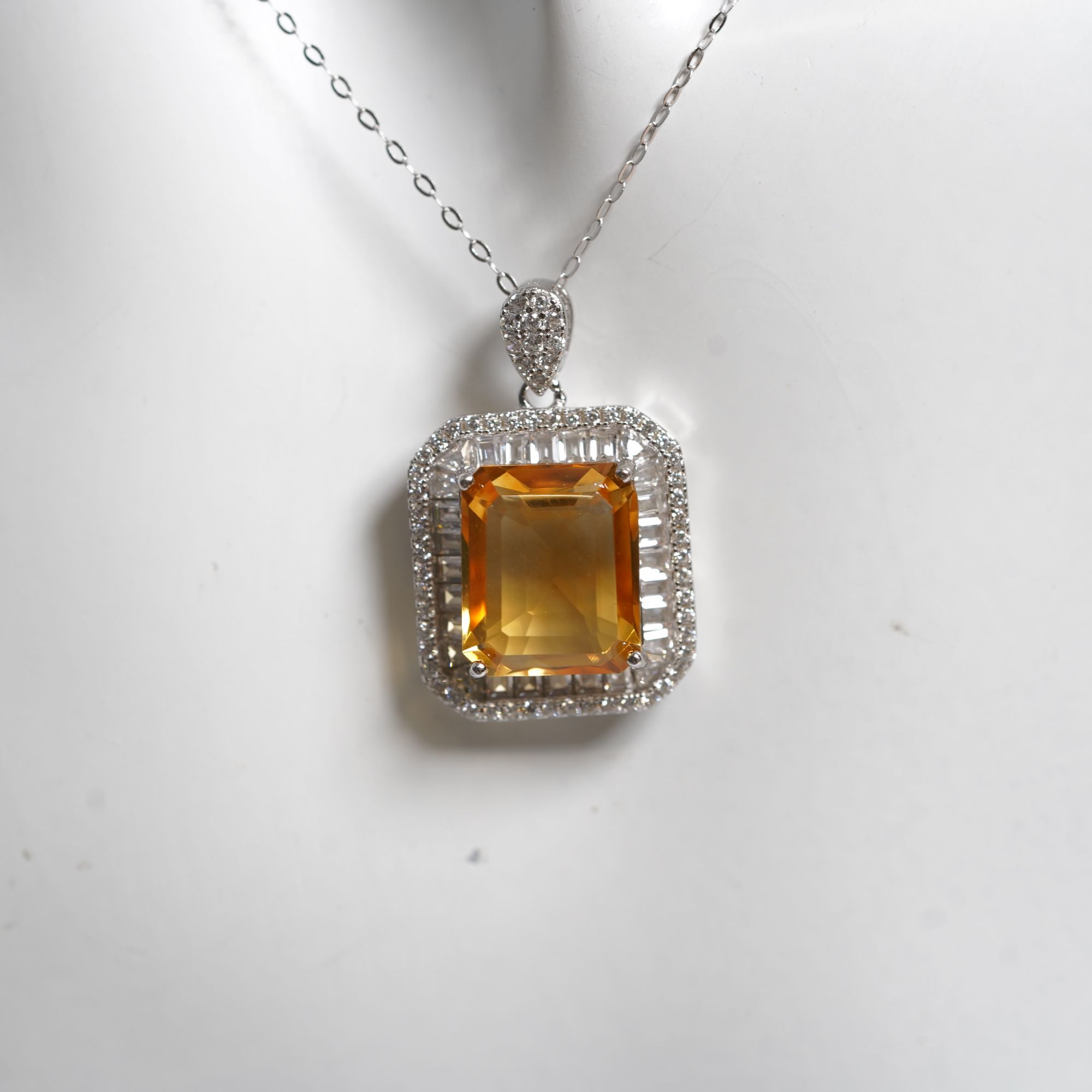 JSHSD0757-黄水晶吊坠大的