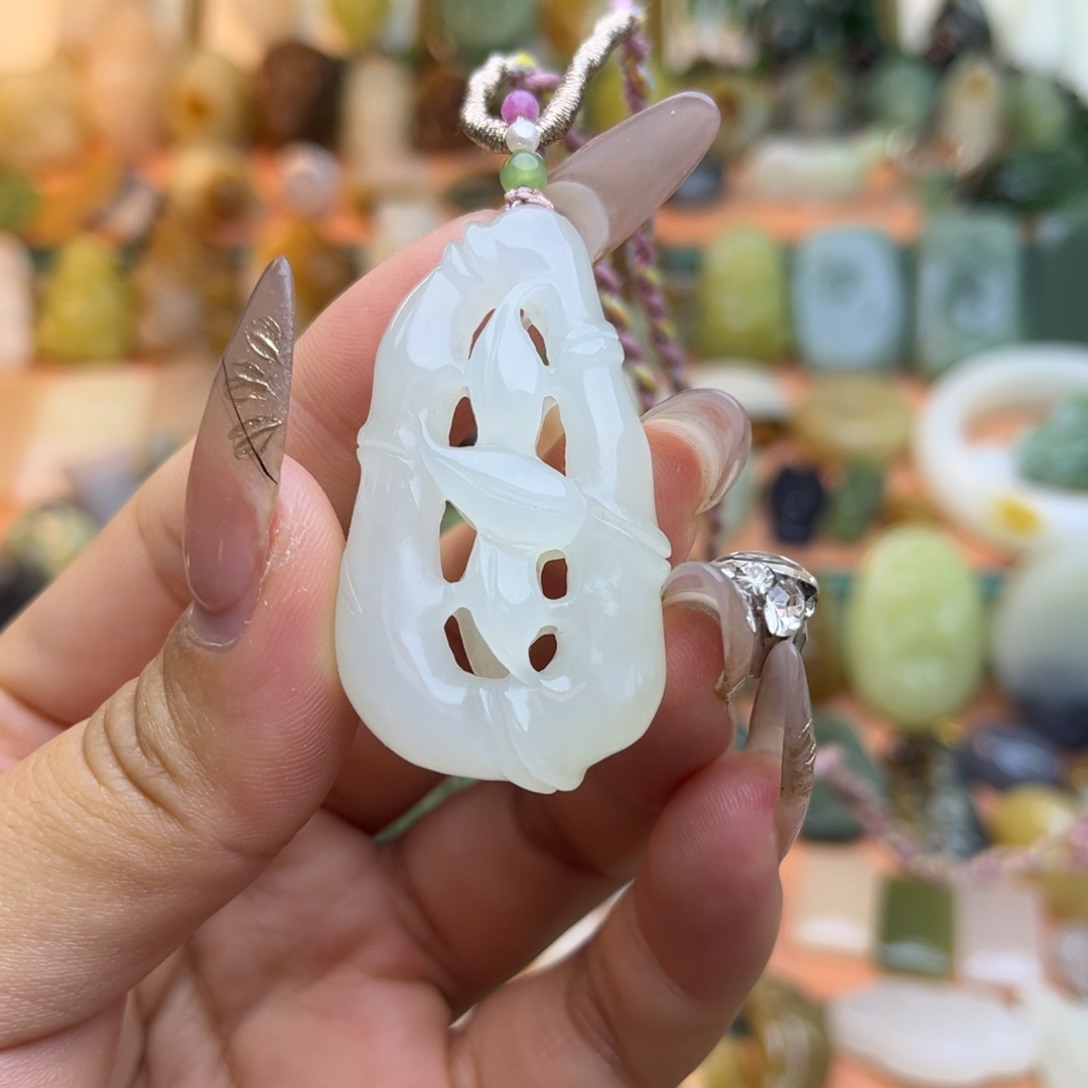 和田玉颈饰未镶嵌