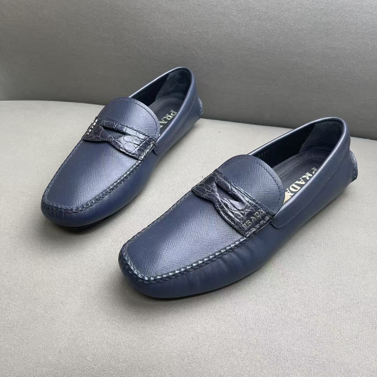 未使用 Prada/普拉达 蓝色皮面荔枝纹银标logo豆豆鞋 40.5码/全新