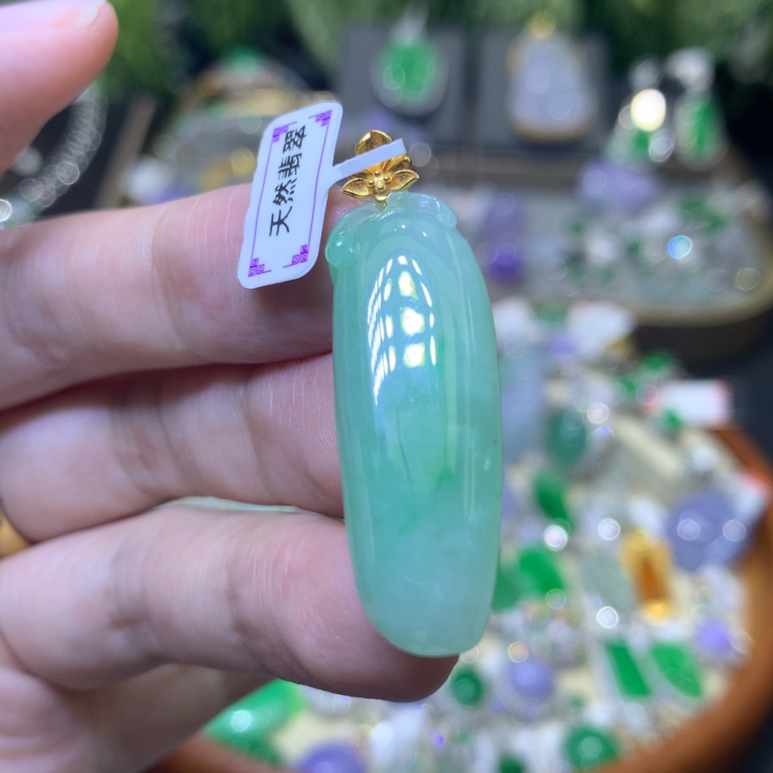 颈饰18K金镶嵌翡翠