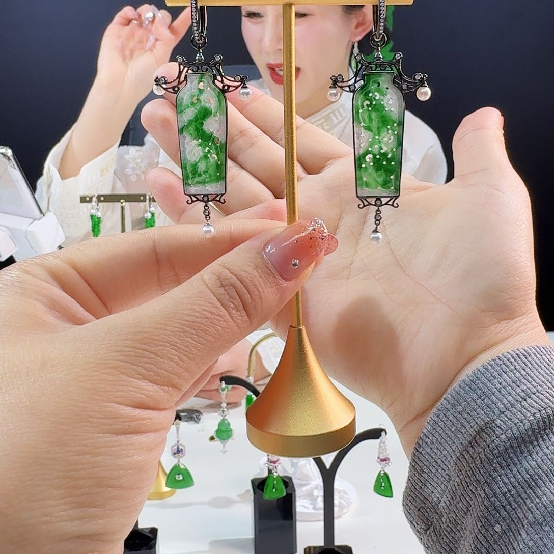 翡翠耳饰18K金镶嵌18k镶嵌