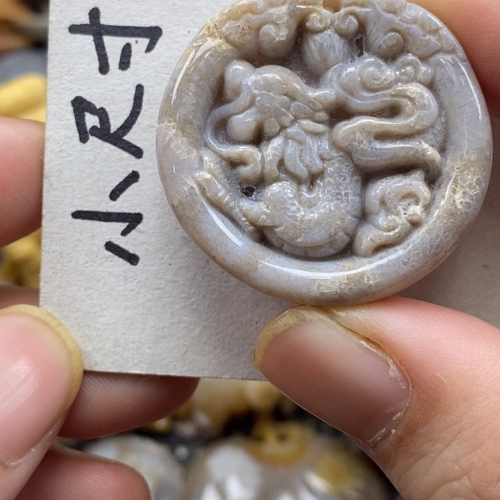 硅化珊瑚（珊瑚玉）未镶嵌颈饰