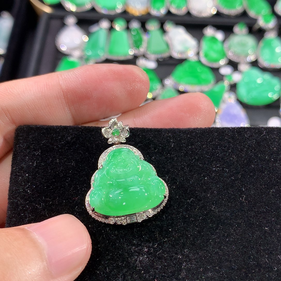 翡翠18K金镶嵌颈饰