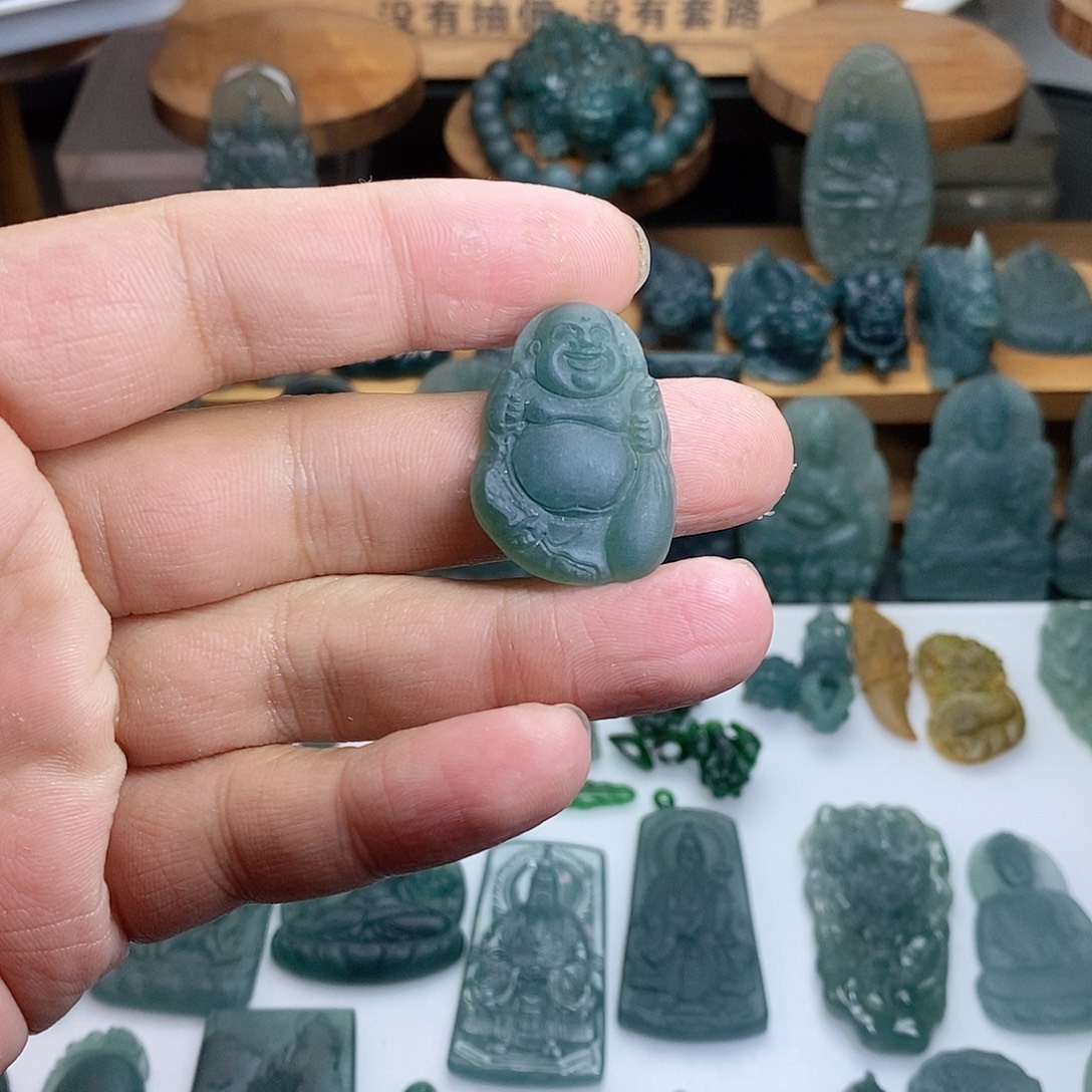 定制翡翠未镶嵌佛