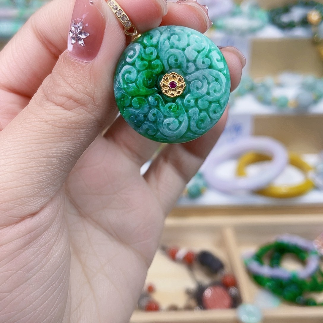 翡翠未镶嵌手链吊坠