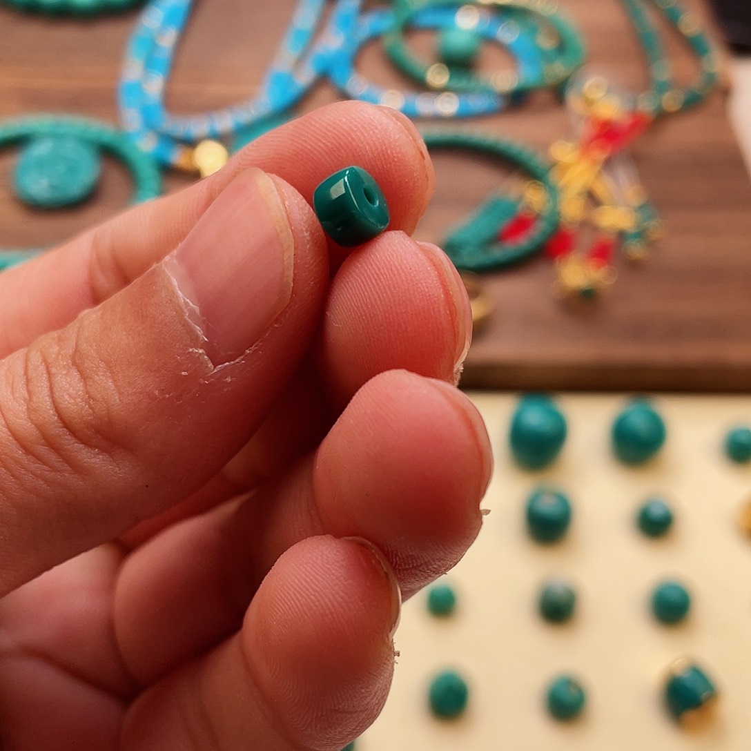 绿松石颈饰未镶嵌