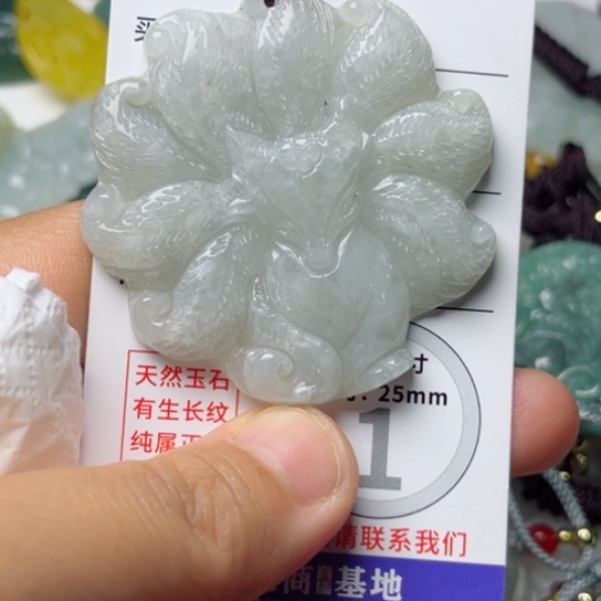 翡翠颈饰未镶嵌狐狸