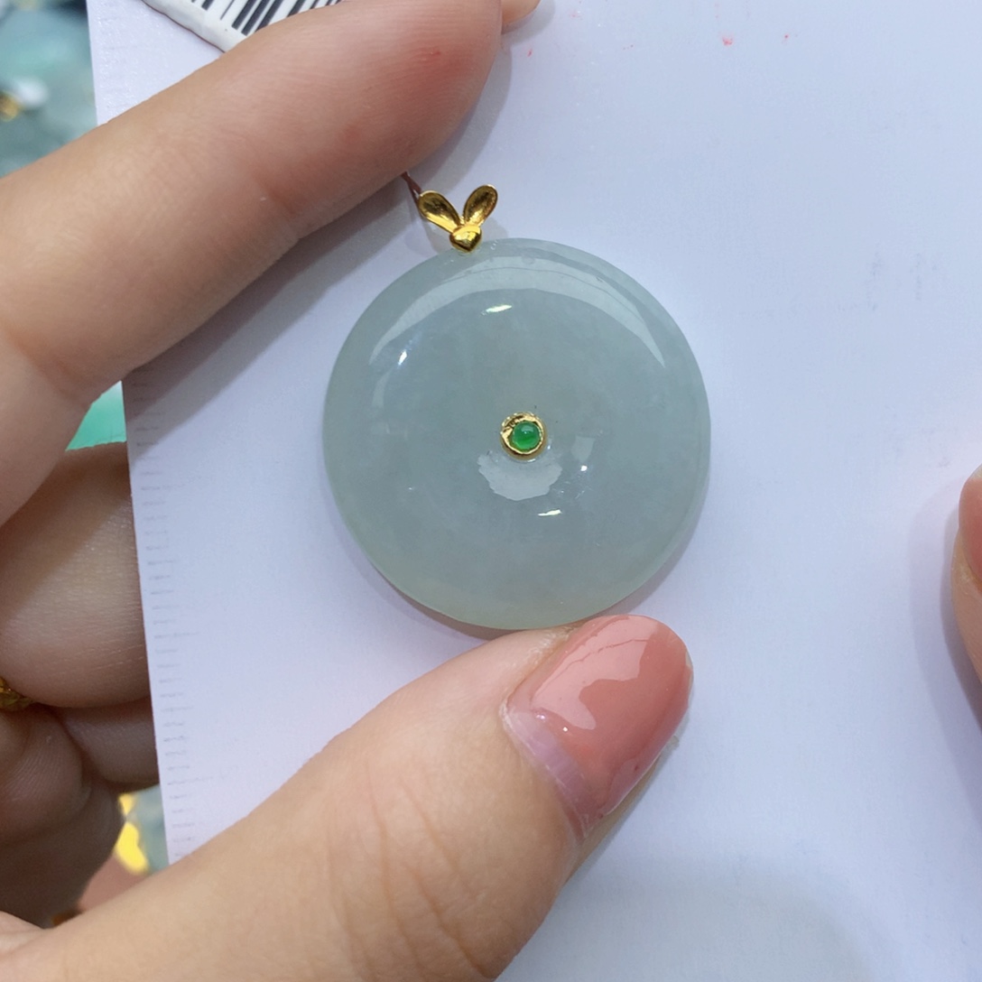 翡翠颈饰18K金镶嵌扣