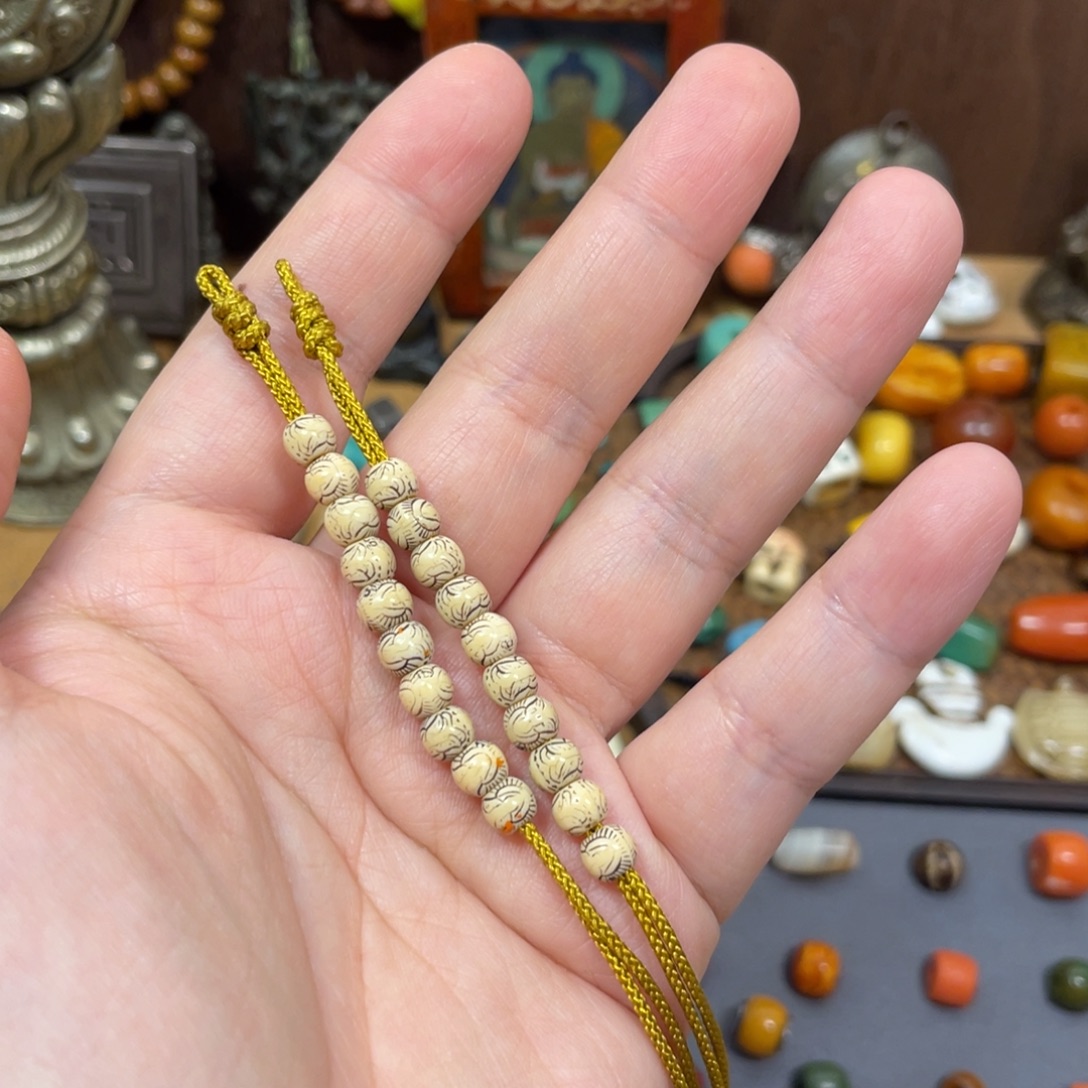 颈饰玻璃14号、直径0.6cm