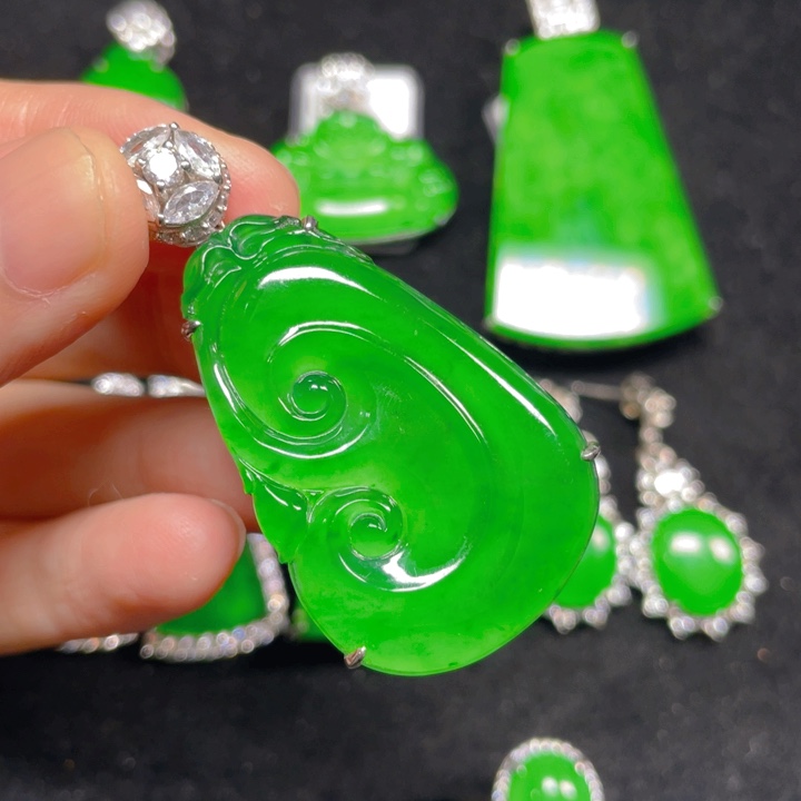 翡翠颈饰银S925镶嵌吊坠