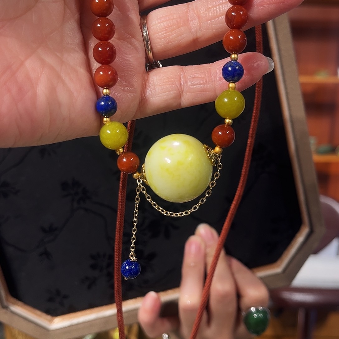 颈饰未镶嵌和田玉（糖玉）