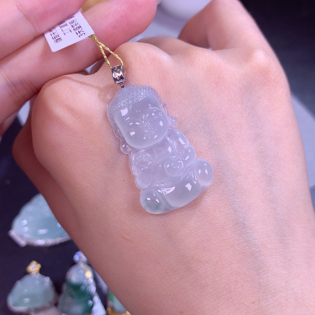 颈饰18K金镶嵌翡翠宝宝佛