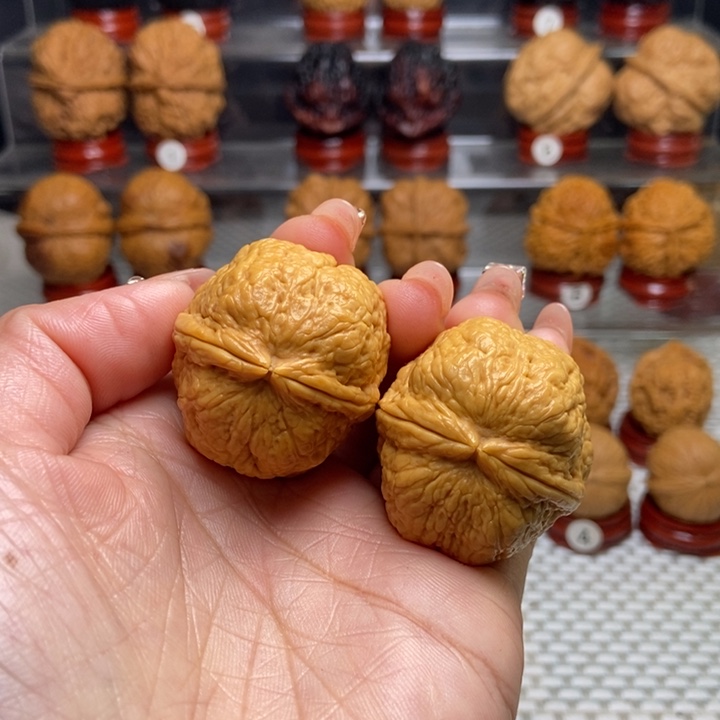 桃核把件9平头蟾。