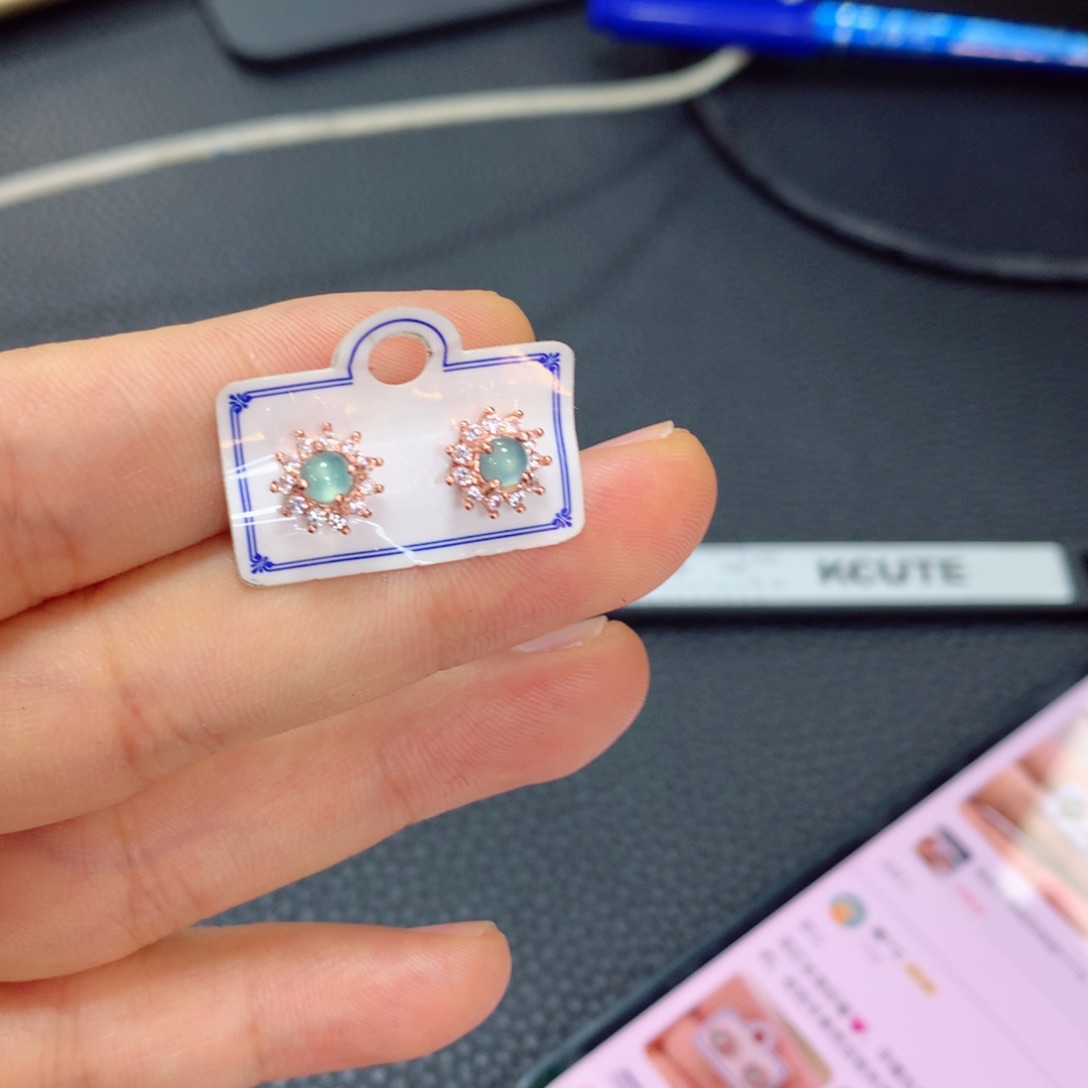 翡翠未镶嵌耳饰D****k翡翠