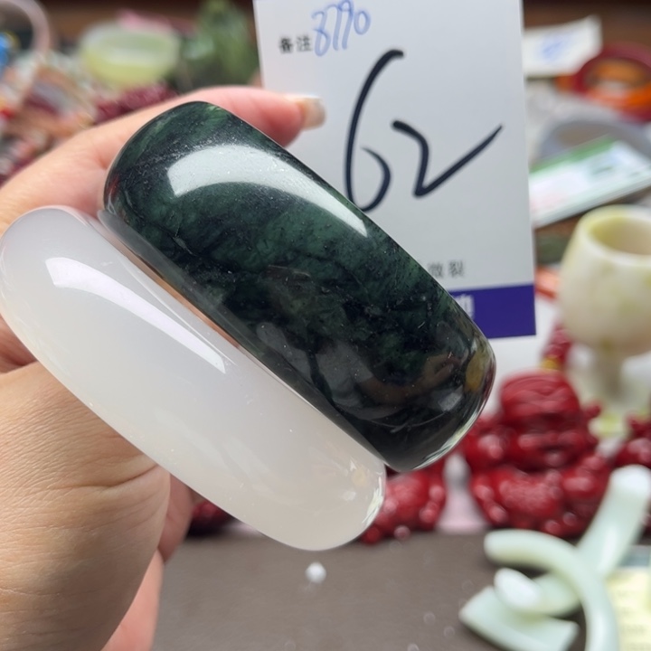 蛇纹石玉手镯未镶嵌