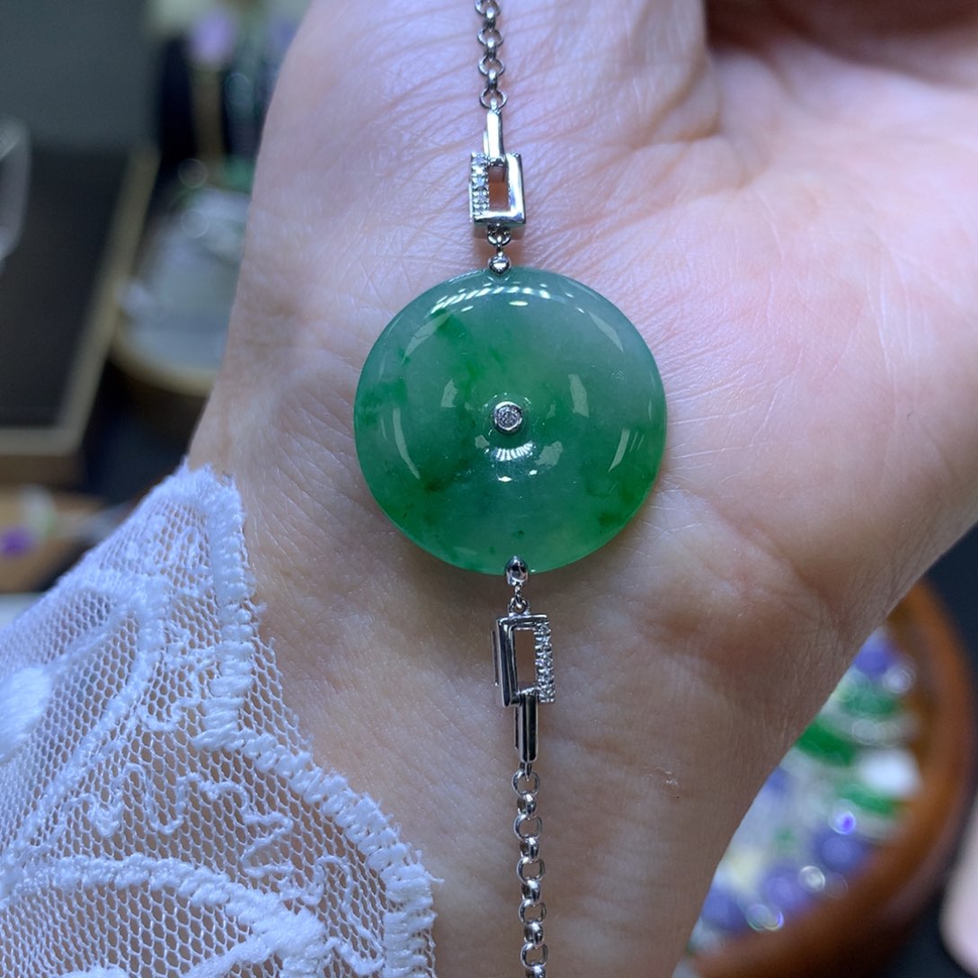 翡翠颈饰18K金镶嵌翡翠吊坠项链